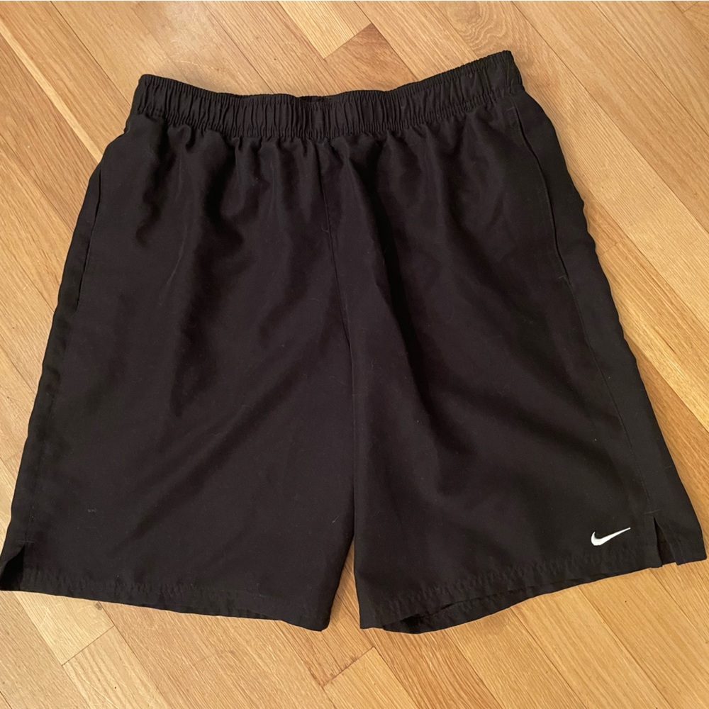 Nike men’s black lined athletic/ running shorts/ split hem, inside pocket/ EUC